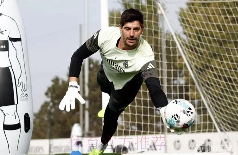 进军赛车界当老板!马卡:库尔图瓦将收购一支F4车队 进军赛车界当老板!马卡:库尔图瓦将收购一支F4车队